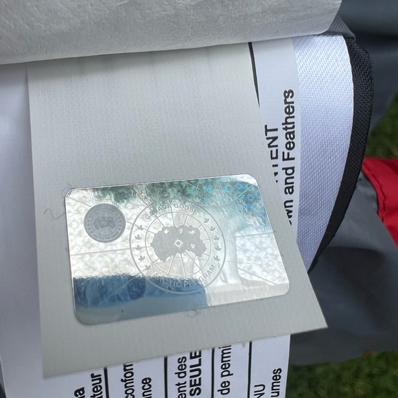 Authentic Canada Goose Abbott Hoody Red - Picture 11 of 16